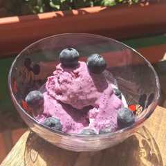 Una foto de Helado de arándanos sin azúcar