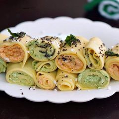 A picture of Paneer stuffed khandvi.