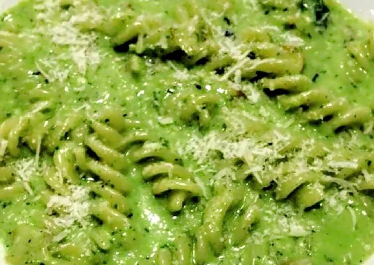 Step-by-Step Guide to Cook Perfect Basil Green Souce Pasata