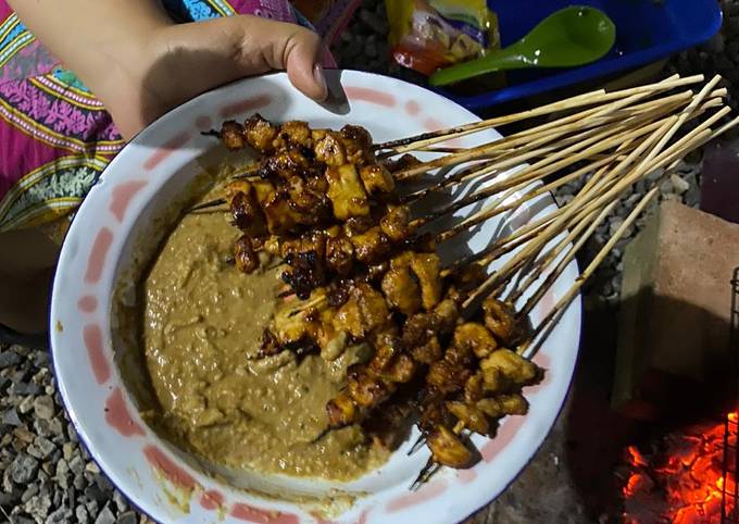 Sate ayam kuah kacang