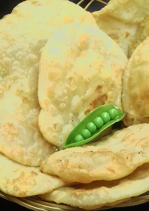 A picture of Green peas puri.