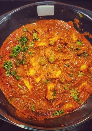 मटर पनीर (matar paneer recipe in marathi) रेसिपी चे मुख्य फोटो 