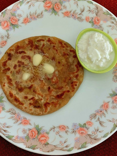 આલુ પરાઠા (Aloo Paratha Recipe In Gujarati) રેસીપી મુખ્ય ફોટો