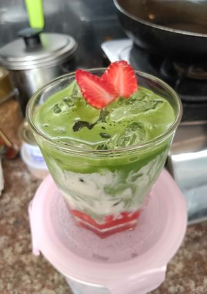 รูปของ Strawberry Matcha Oatmilk