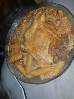 Una foto de Guiso de pollo y fideos