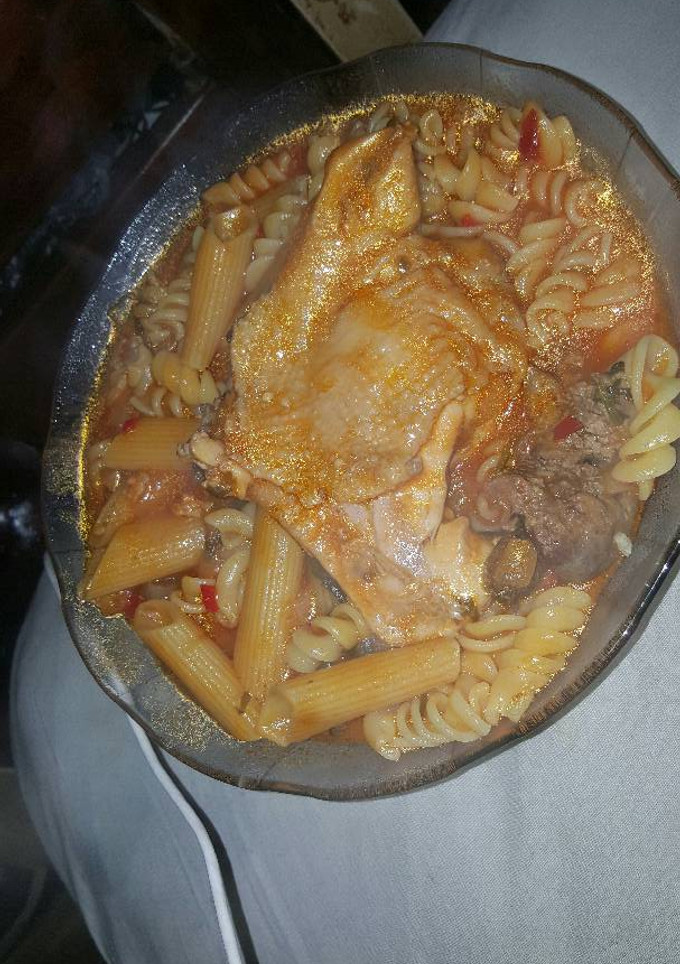 Una foto de Guiso de pollo y fideos