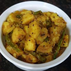 A picture of Fried idli.