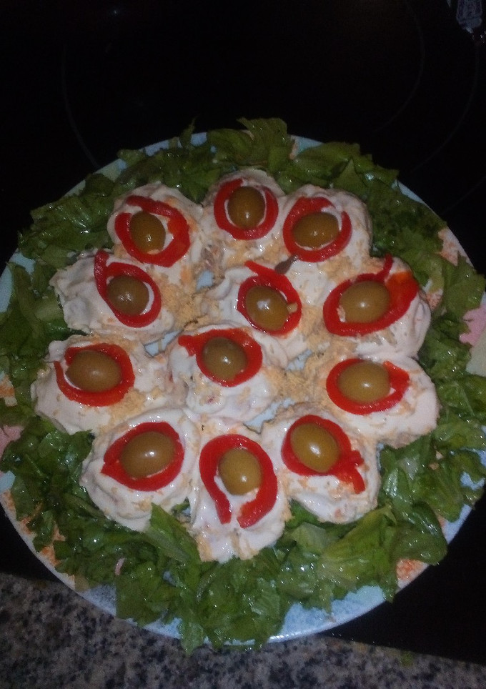 Una foto de Huevos rellenos con atún