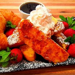 A picture of Mike's Bourbon French Toast.
