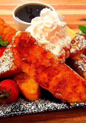 A picture of Mike's Bourbon French Toast.