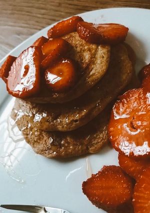 Una foto de Panquecas de banana y cacao sin gluten 🖤