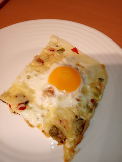 Una foto de Pisto con huevo al horno