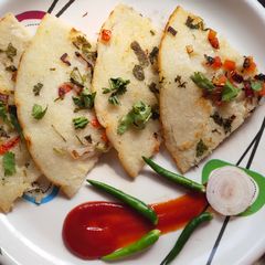 A picture of Sooji uttapam.