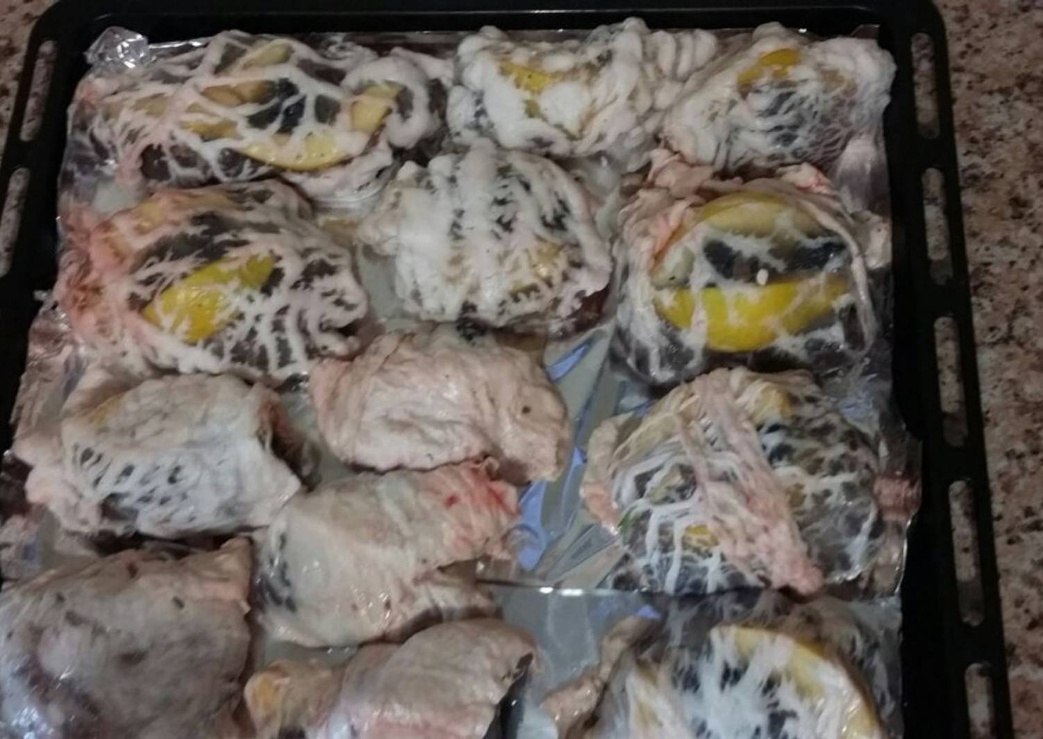 Блюда с внутренней жировой сеточкой. Кролик с айвой и черносливом в духовке. Картофель в жировой сетке. Сальники котлеты. Жировая сетка для приготовления блюд.