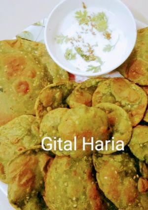 पालक पुरी रेसिपी (palak puri recipe in marathi) रेसिपी चे मुख्य फोटो 
