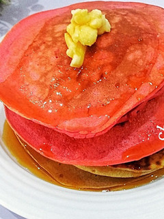 A picture of Fluffy Strawberry Pancakes.