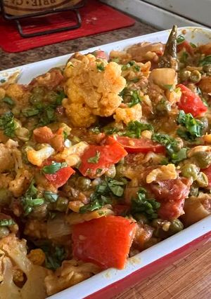 A picture of Mixed vegetable karahi.