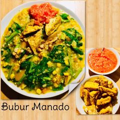 A picture of Bubur Manado / Tinutuan(in English & Indonesian language).