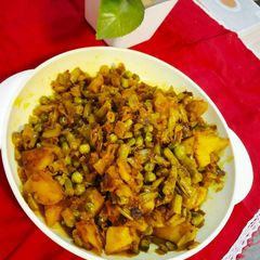 A picture of Cow beans with Potato.