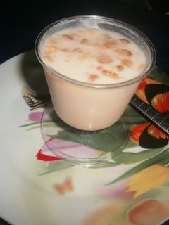 Una foto de Postre de tres leches en copas o vasos