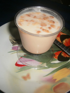 Una foto de Postre de tres leches en copas o vasos