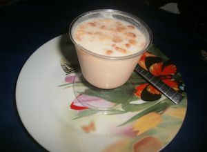 Una foto de Postre de tres leches en copas o vasos