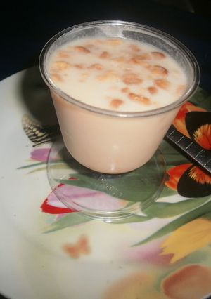 Una foto de Postre de tres leches en copas o vasos