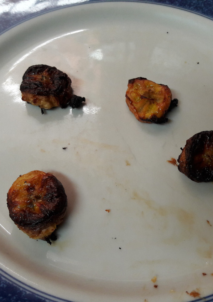 Una foto de Chips de plátano caseras veganas 🍌