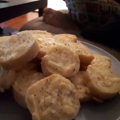 A picture of Garlic bread bites.
