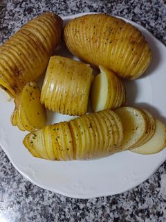 Una foto de Patatas hasselback