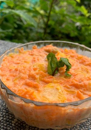 A picture of Carrot and raisin salad.