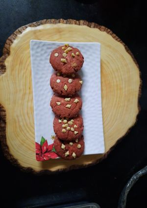 A picture of Pink velvet cookies.