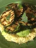 Miglio con avocado e zucchine grigliate