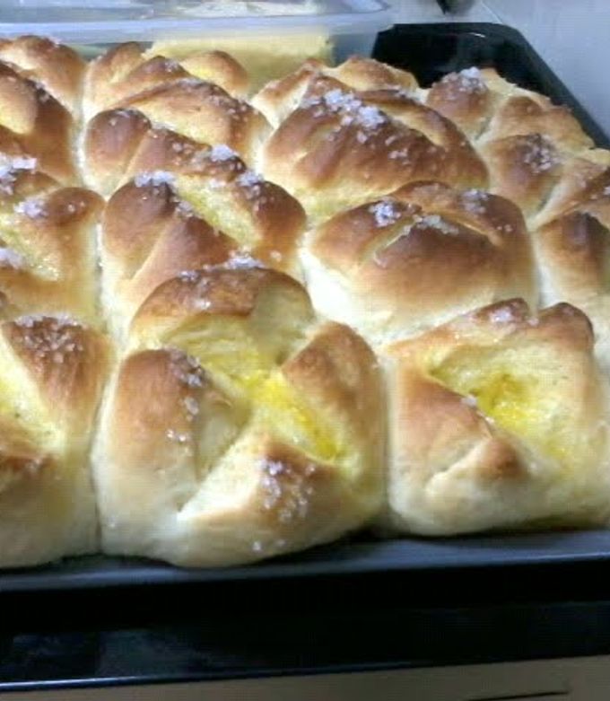 A picture of sweet planta buns.