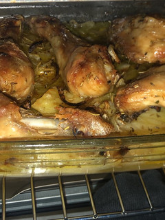 Una foto de Pollo al horno con patatas