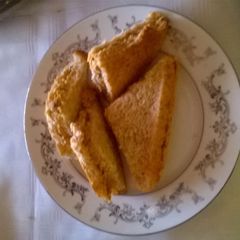 A picture of Tin fish sandwich.