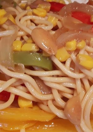 Foto principal de Espaguetis con verduras en salsa de soja