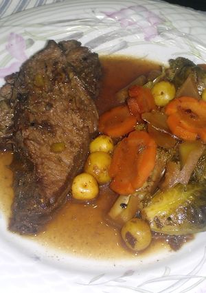 Una foto de Punta trasera al horno con vegetales