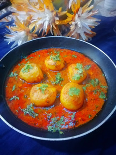 कश्मीरी दम आलू (Kashmiri Dum Aloo recipe in Hindi) रेसिपी मुख्य फोटो