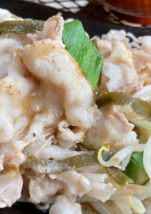 豬肉豆芽 佐胡麻醬/柑橘醋醬 的食譜成品照片