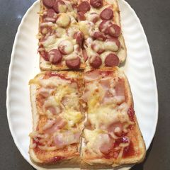 A picture of Bread Pizza.