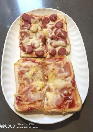 A picture of Bread Pizza.