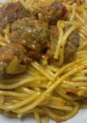 A picture of Spaghetti and meatballs.