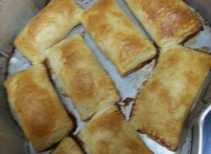 Una foto de Pastelitos de pollo o carne al horno