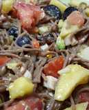 Fideos de soba con frutas