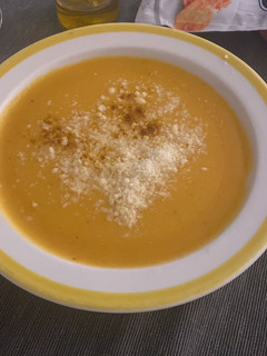 Una foto de Crema de calabaza, patata y manzana