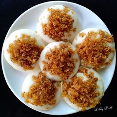 A picture of Coconut stuffed idli.