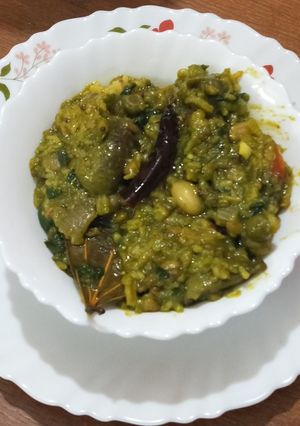 ગ્રીન ખીચડી (Green Khichdi Recipe In Gujarati) રેસીપી મુખ્ય ફોટો