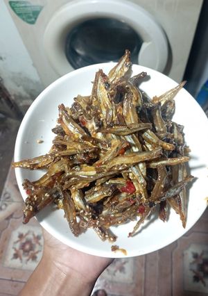 Hình của món Cá cơm rang cay.