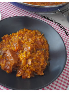 Una foto de Arroz con lomo y col